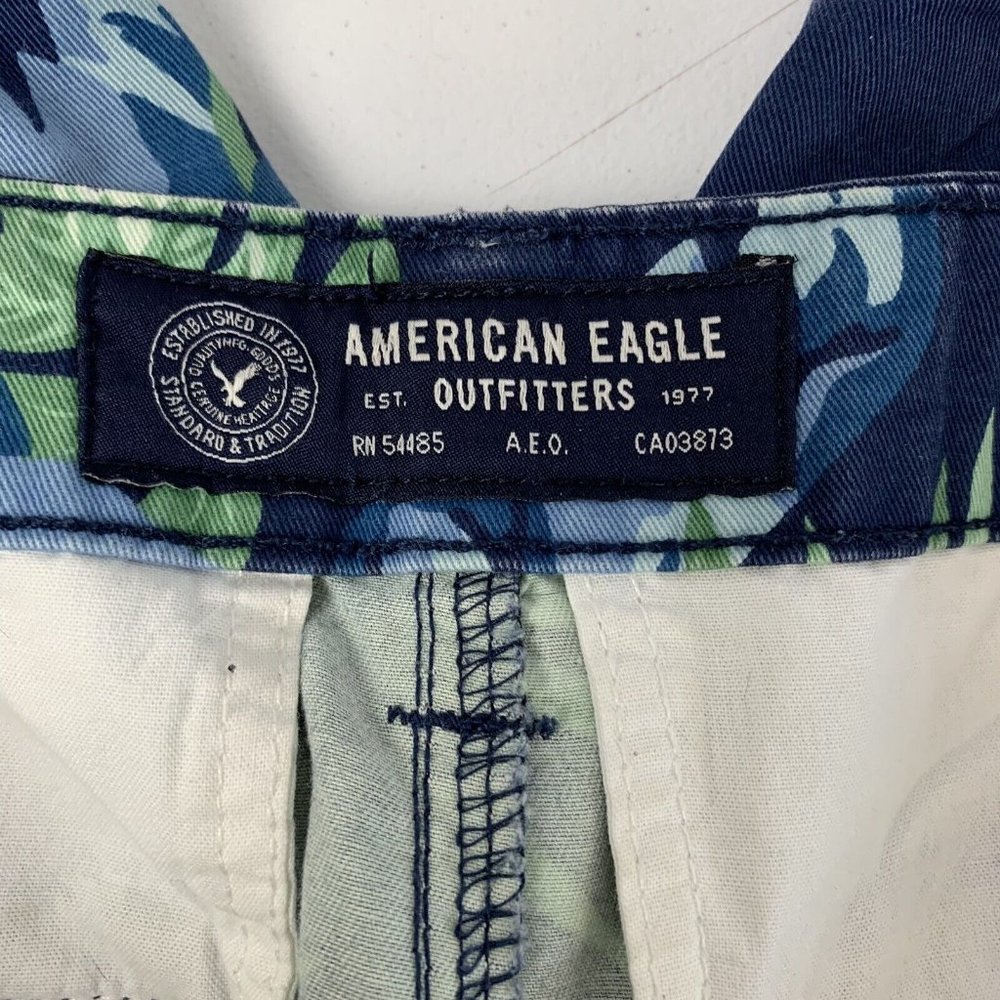 American Eagle Mens 30 x 9" Classic Fit Khaki Chino Shorts Hawaiian Floral Blue - Picture 5 of 7